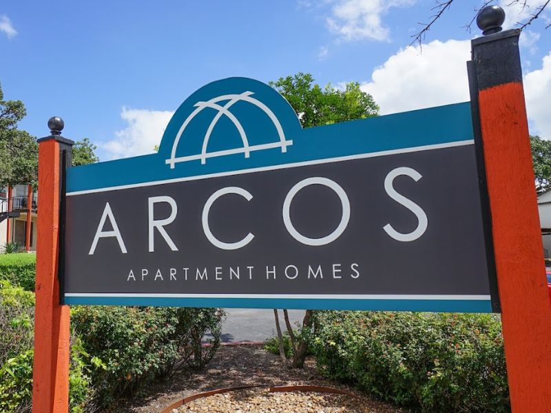 Arcos Apartments